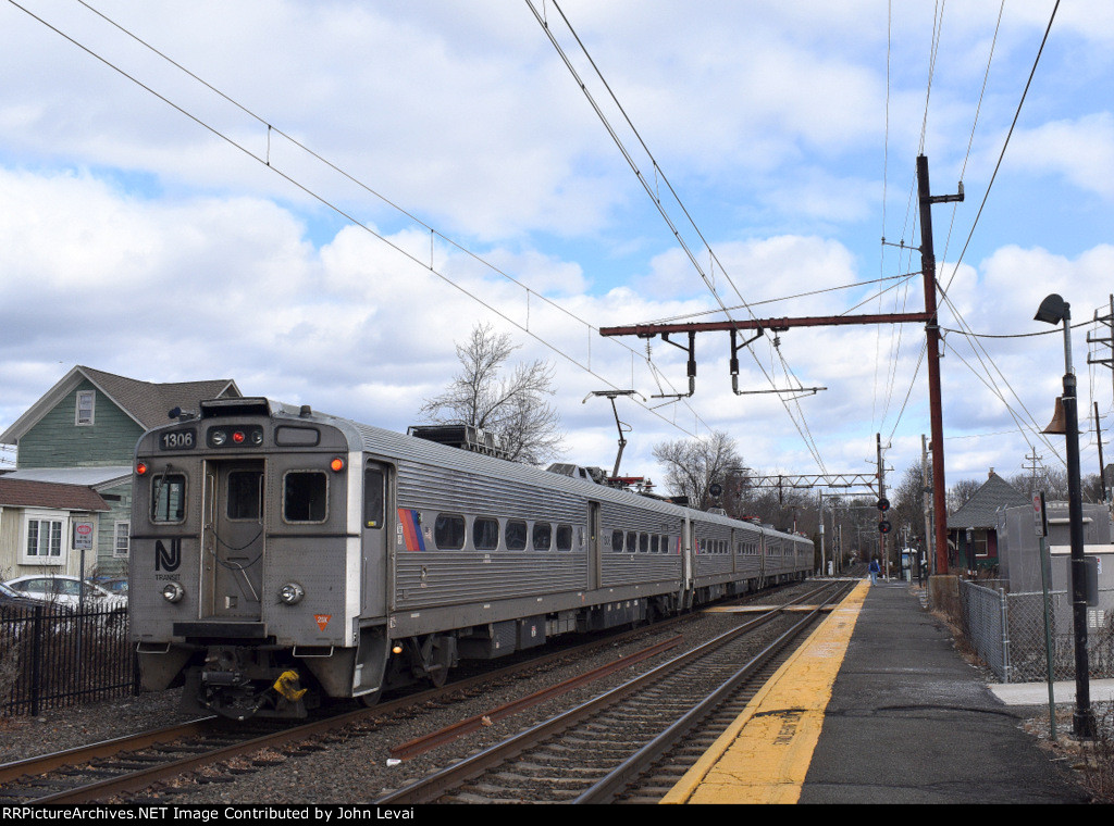  EB NJT Train # 420 heads away from Murray Hill Station, enroute from Gladstone to Hoboken.